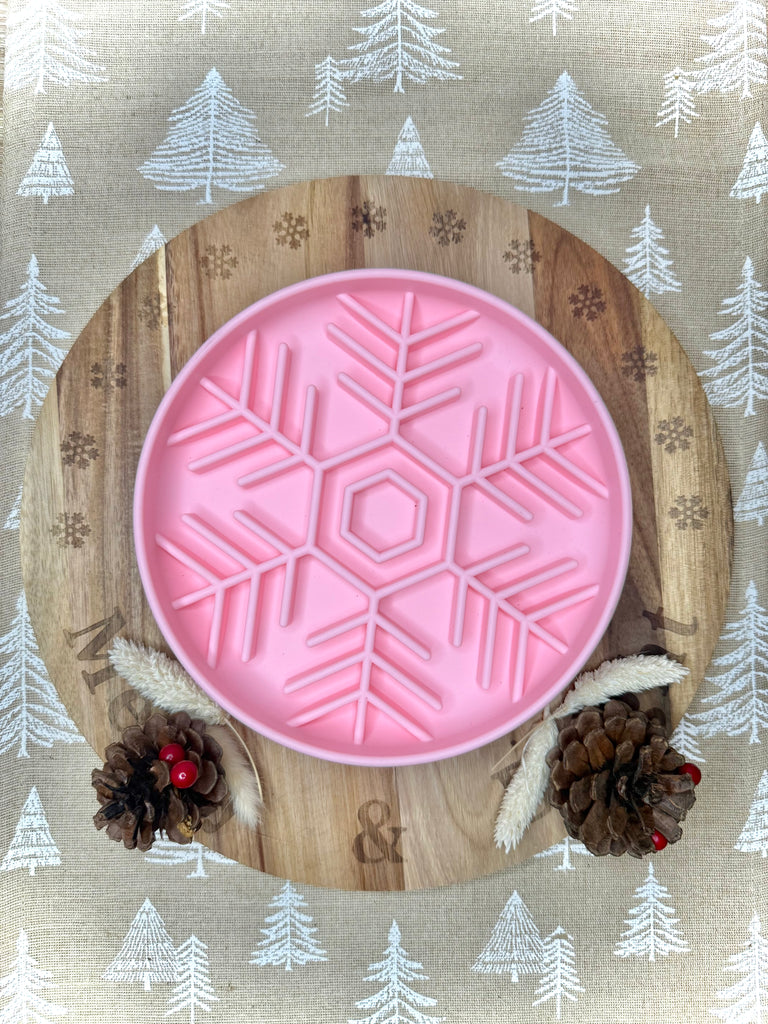 Premium Snowflake Slow Feeder Peach