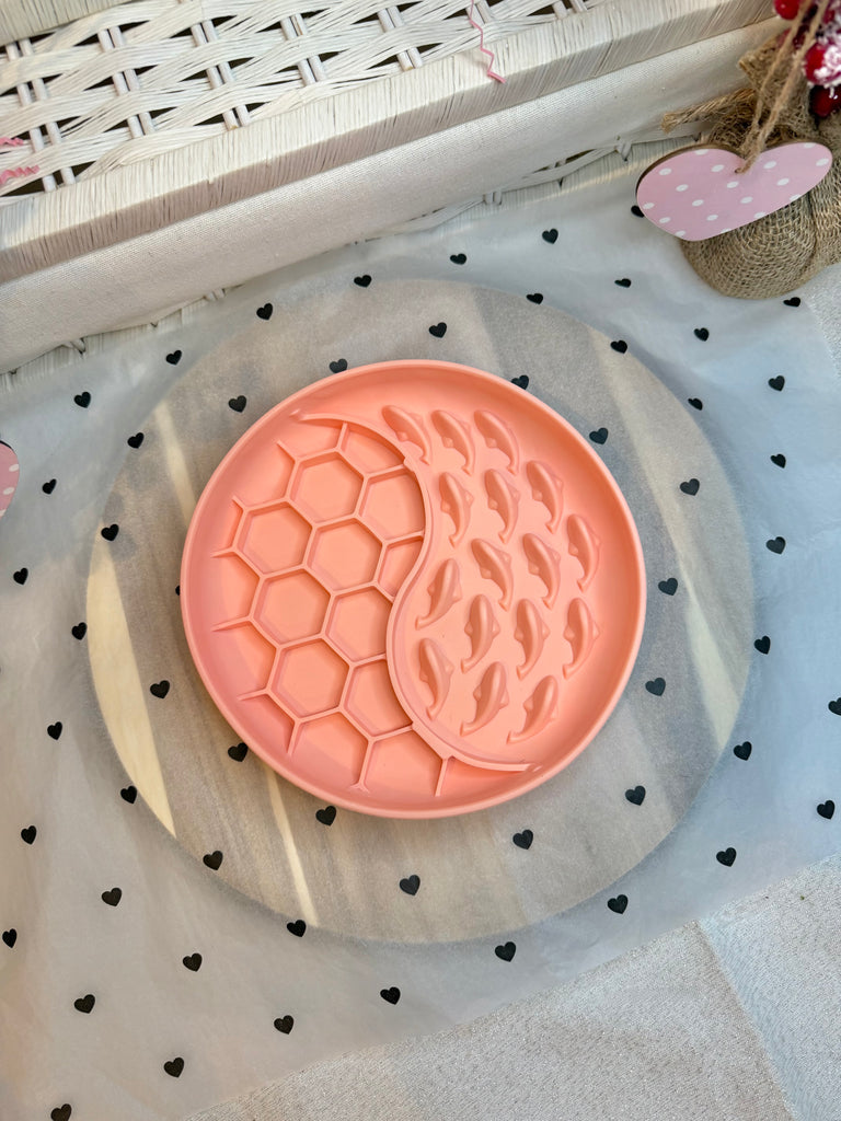 Honeycomb Slow Feeder Peach